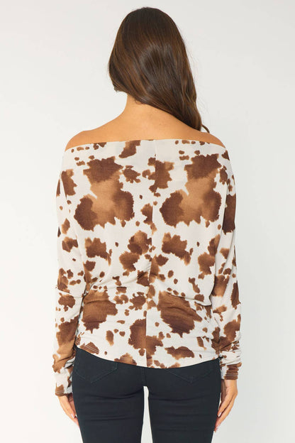 ST3008-F - JERSEY COW PRINTED BOAT NECK TOP: Brown / M