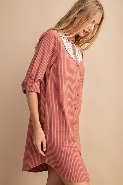 D10955FA - PINSTRIPED BUTTON DOWN SHIRT DRESS: LATTE / L
