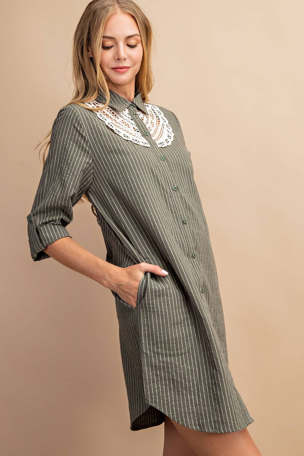 D10955FA - PINSTRIPED BUTTON DOWN SHIRT DRESS: LATTE / L